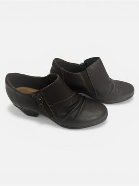 Clarks Emily 2 Barley Chocolate Brown Leather Side Zip Ankle Boots Sz 5 NEW